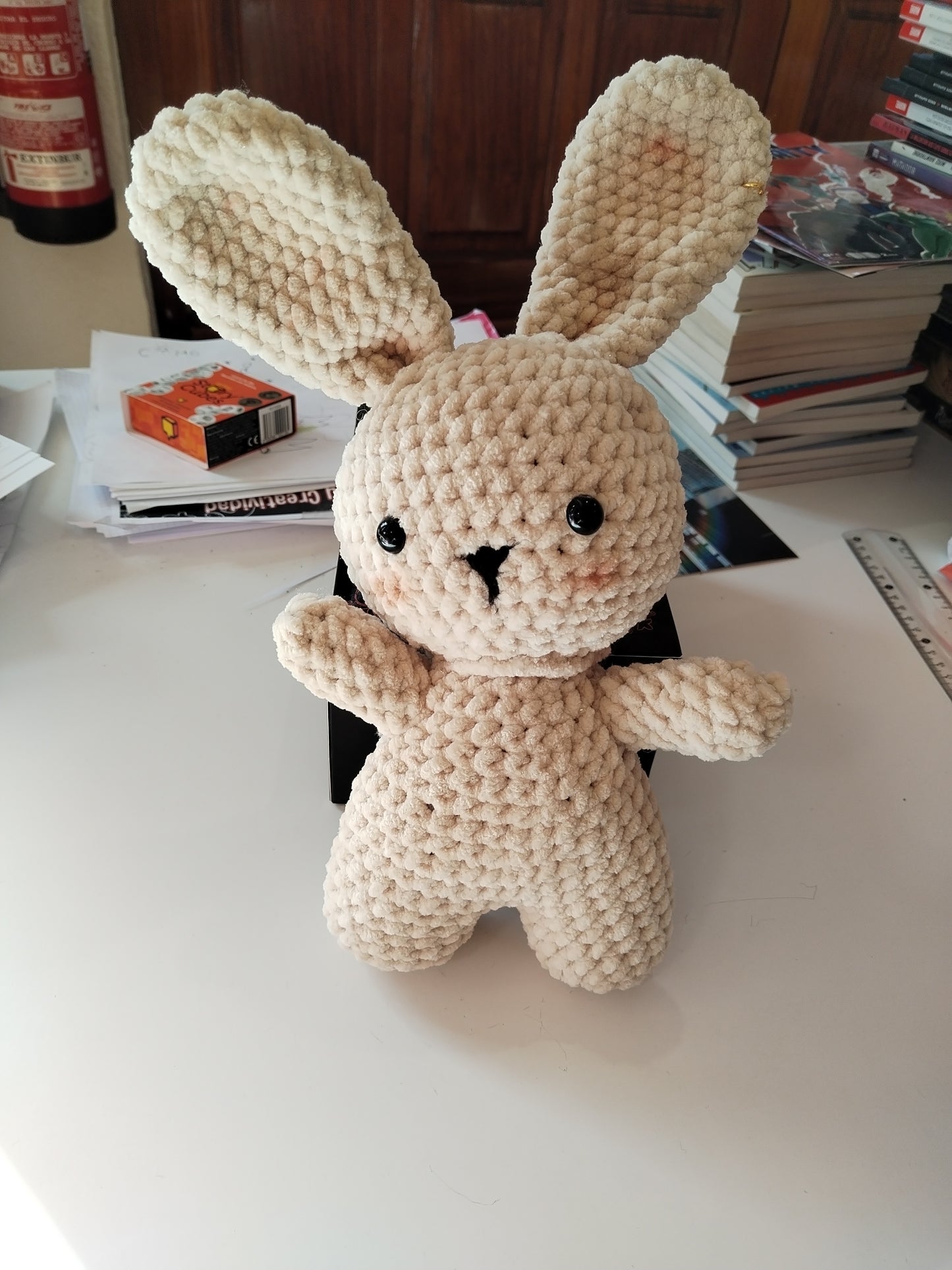 Conejo peludito amigurumi