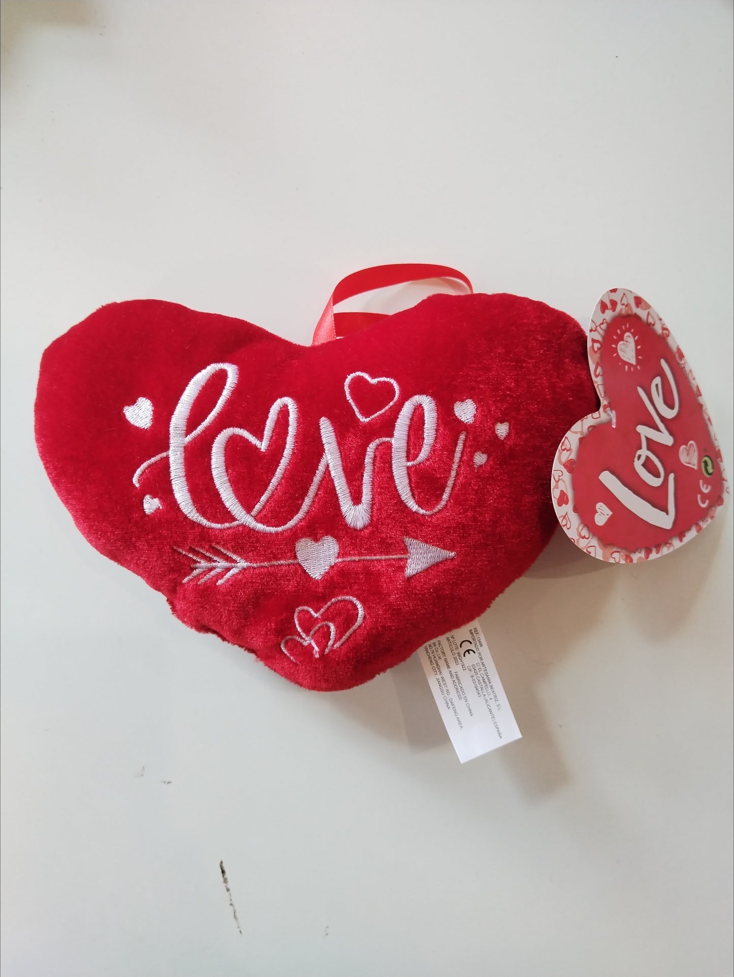 Corazón de peluche Love flecha 20 cm.
