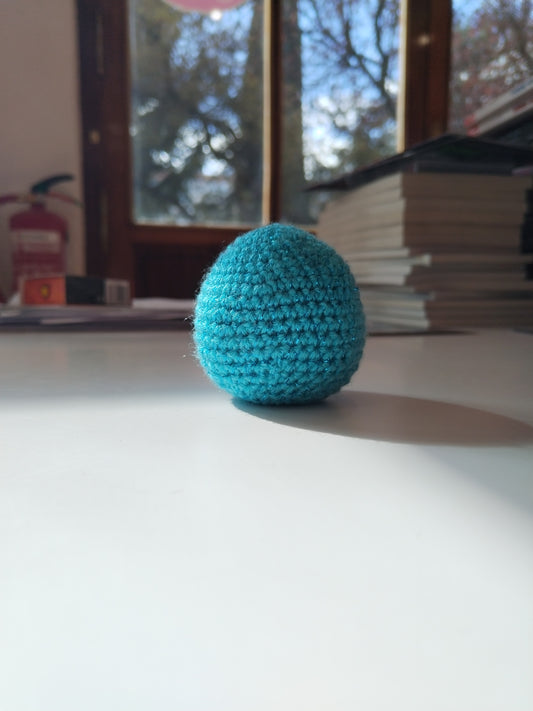 Huevo amigurumi azul
