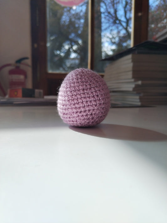 Huevo amigurumi morado