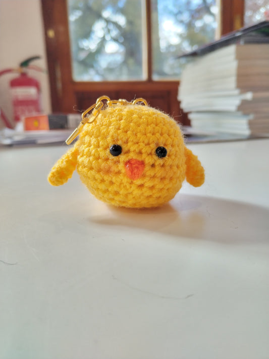 Llavero pollito amigurumi