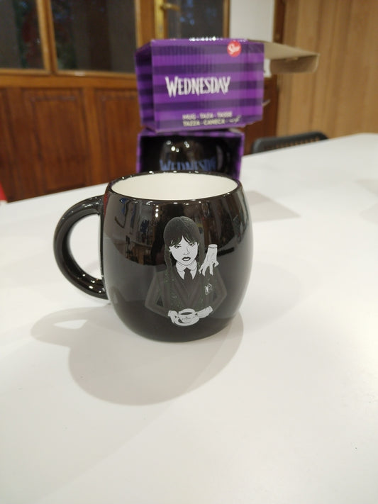 Taza Miércoles Addams 380 ml.